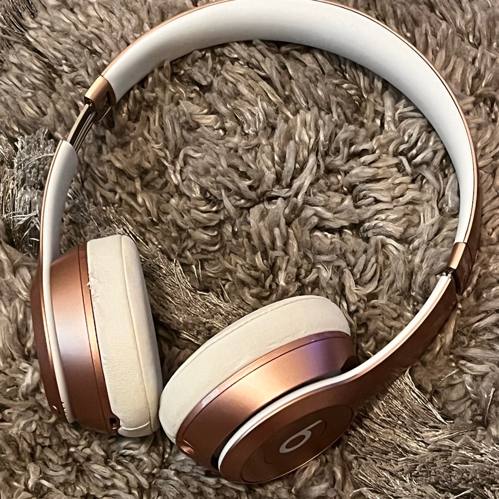Beats Solo Wireless On-Ear Headphones - Rose Gold